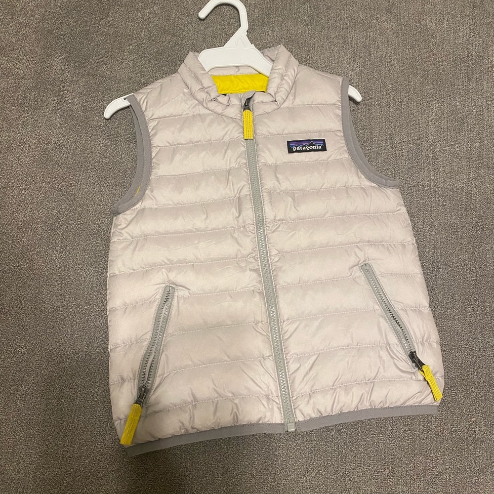 Patagonia light grey puffer vest size 3T